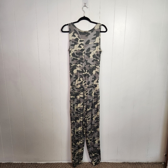 Zenana Green Camo One Piece Sleeveless Jumpsuit Joggers Size Small Stretch Soft - Picture 4 of 7